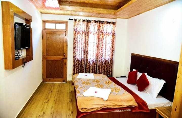 Hotel Himalayan Palace Manāli Exterior foto